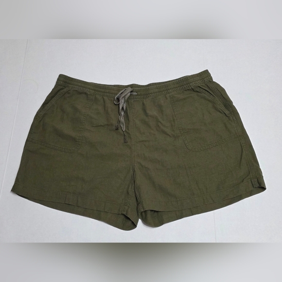 Eddie Bauer Women's Olive Cargo Shorts - Picture 1 of 3